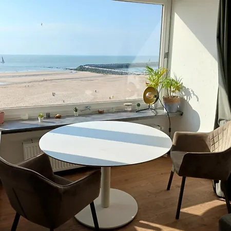 Hert Vlakbij Zee